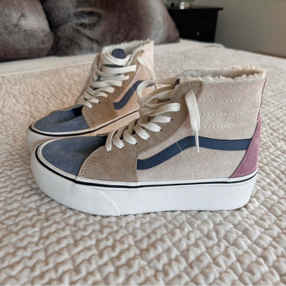 Woman’s high top Van’s size 8.5 never warn.